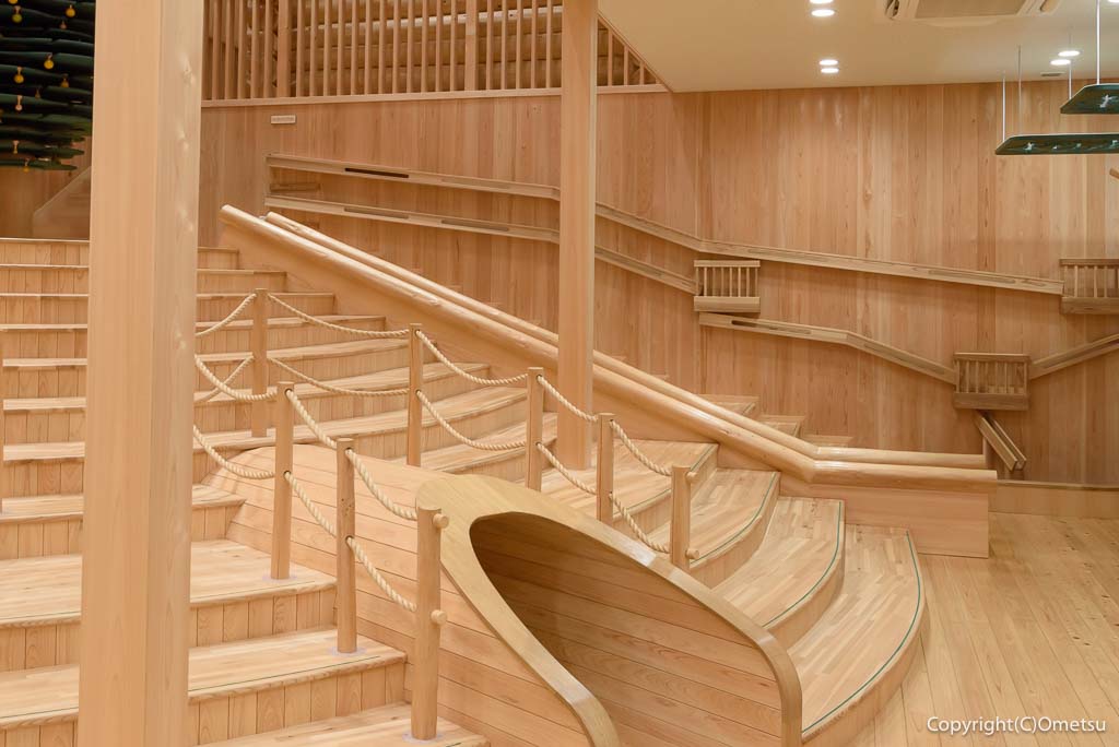 檜原森のおもちゃ美術館の、館内・遊具