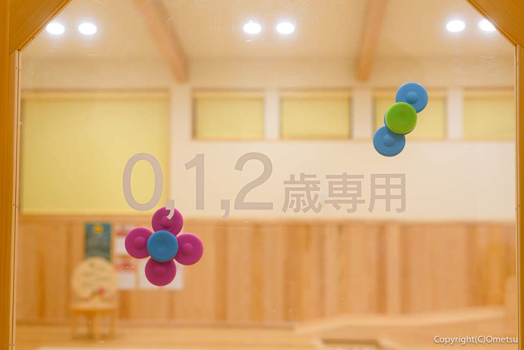「檜原 森のおもちゃ美術館」の館内の、2歳児までのスペース
