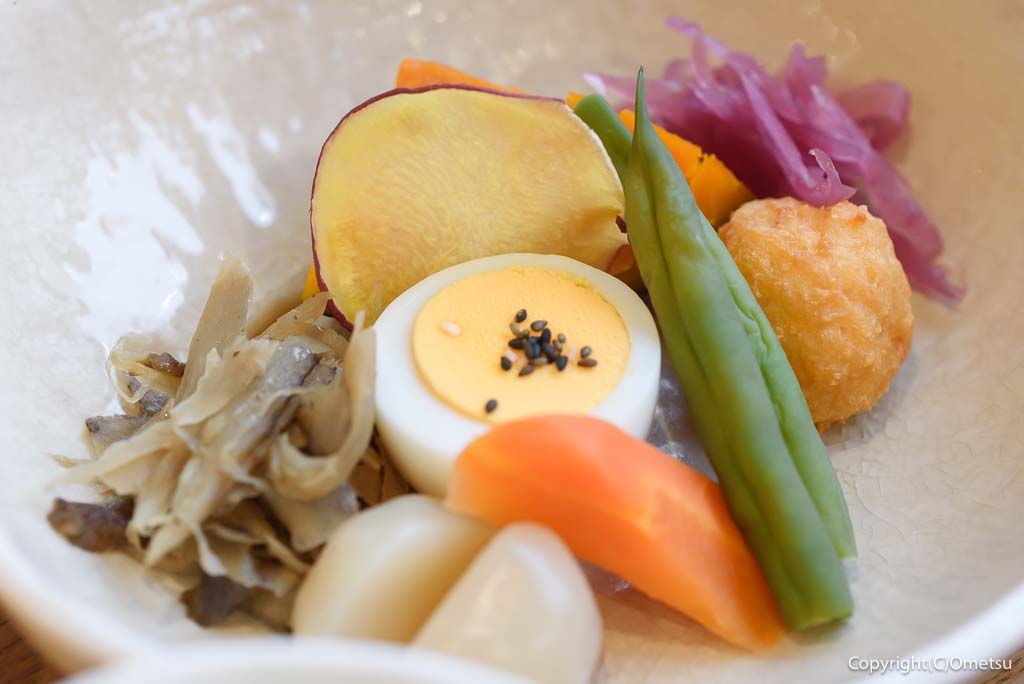 檜原森のおもちゃ美術館・さとやま食堂の「さとやま定食」の、お惣菜