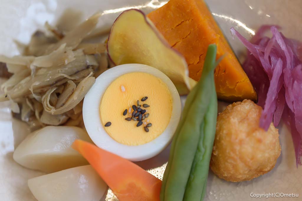 檜原森のおもちゃ美術館・さとやま食堂の「さとやま定食」の、野菜