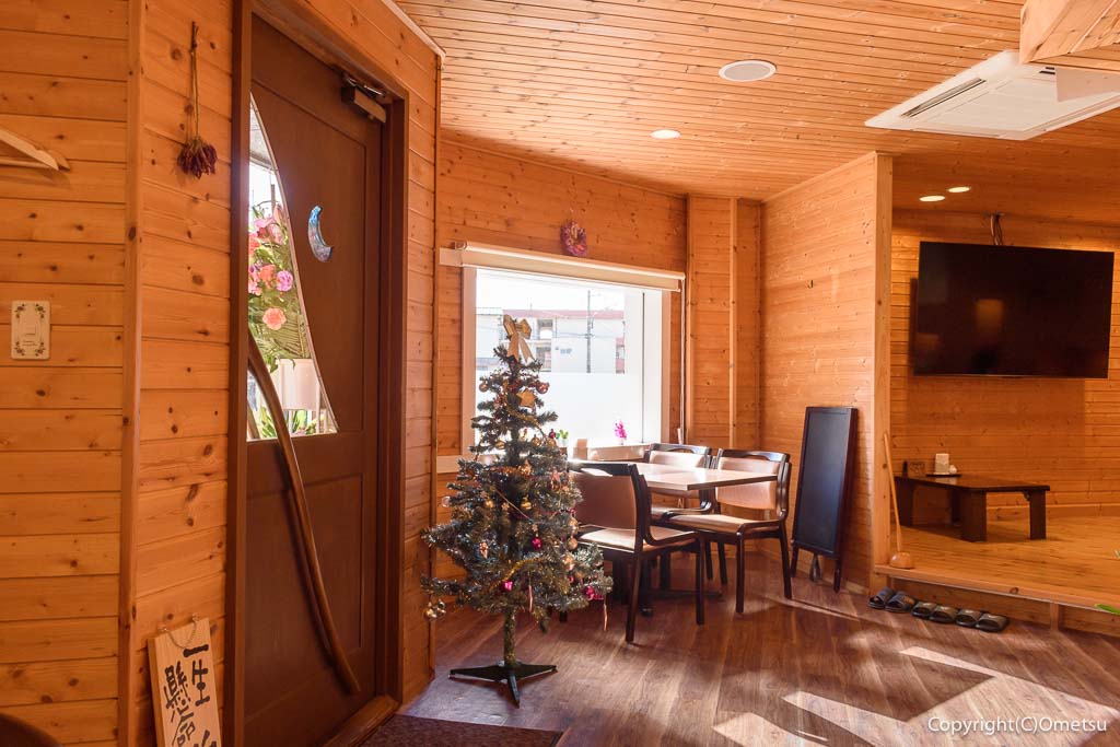 青梅市「なないろCafeすずらん」の店内