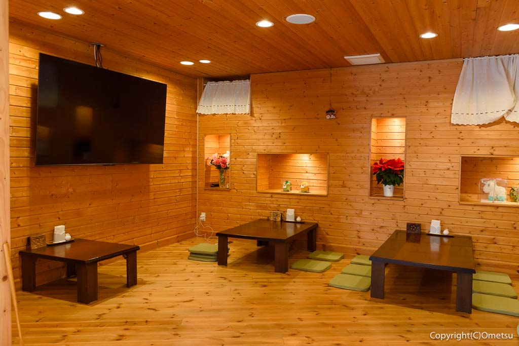 青梅市「なないろCafeすずらん」の店内の、お座敷