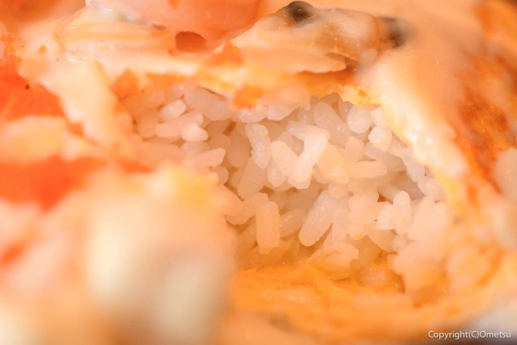 青梅市「なないろCafeすずらん」の、シーフードオムライスの、ご飯とオムレツ