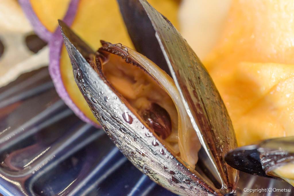 青梅市「なないろCafeすずらん」の、シーフードオムライスの、ムール貝