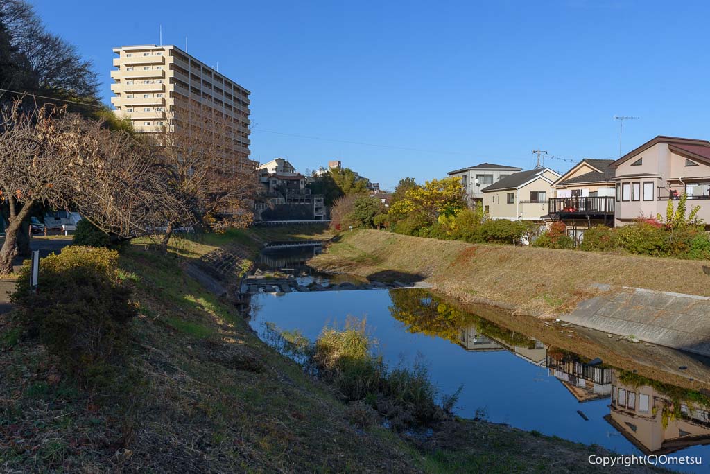 埼玉県・入間市の、霞川沿いのマンション