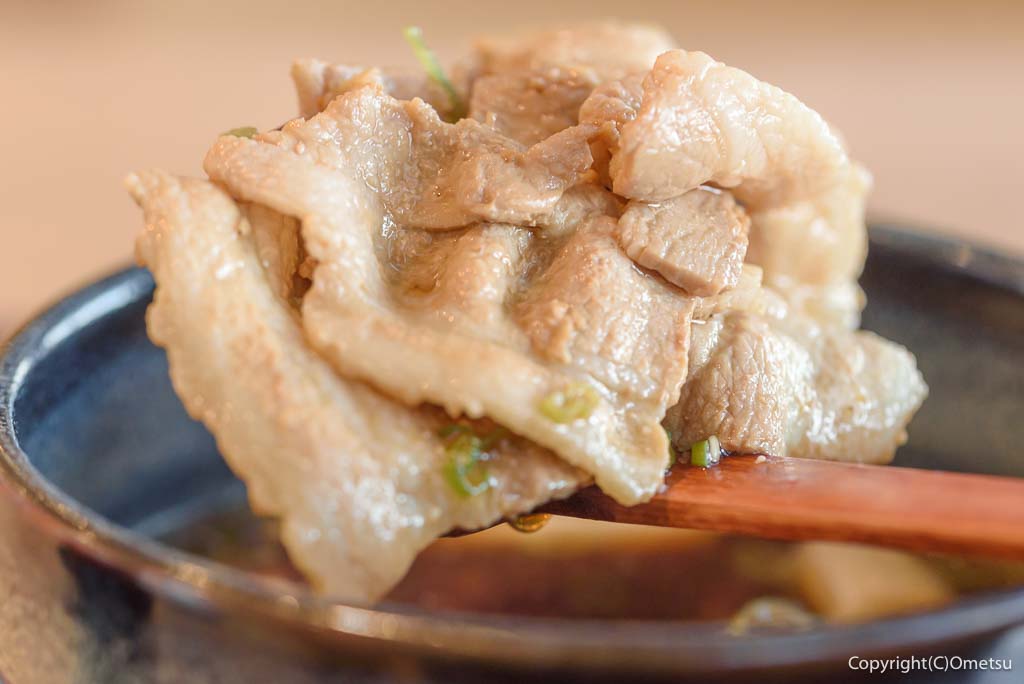 お多福・カインズ青梅インター店の、武蔵野肉汁うどんの、豚肉