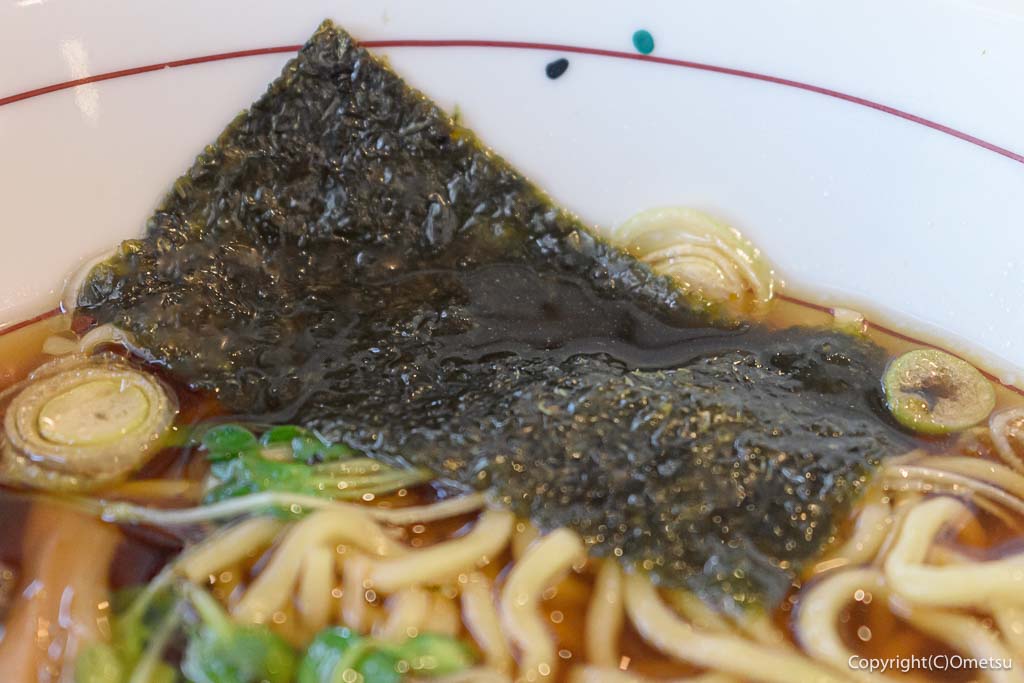 カインズ青梅インター店・フードコート内の、町中華「福よし」の、手もみラーメンの、海苔