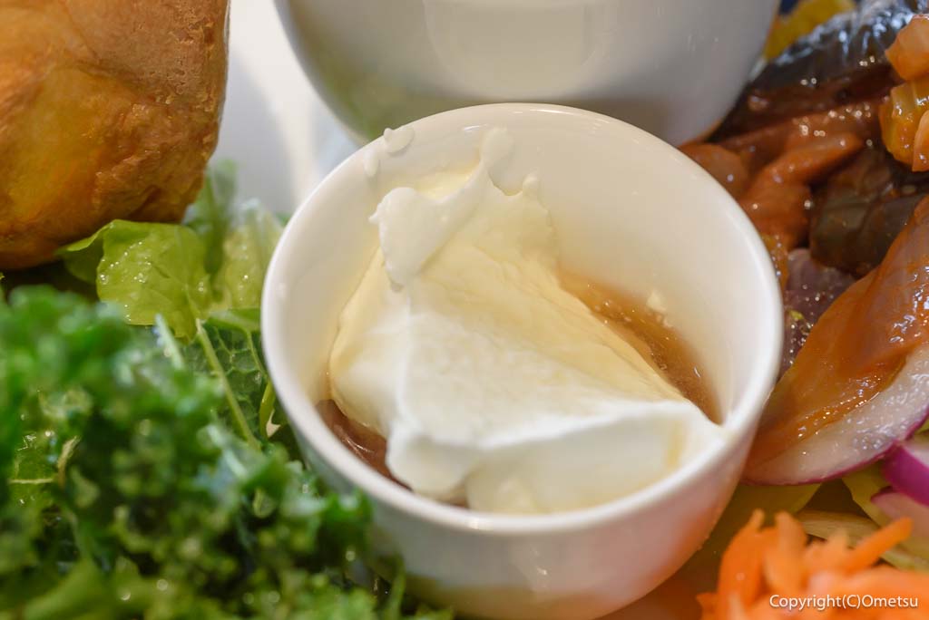 青梅市・新町のMUKU CAFEの、ホイップクリームとメイプルシロップ