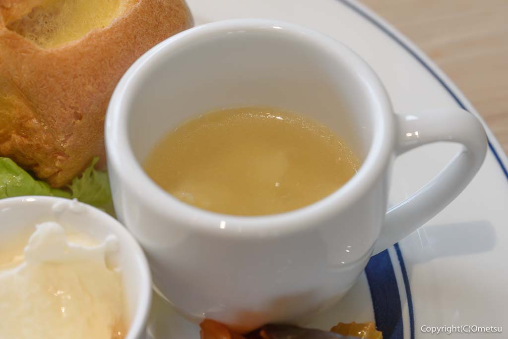 青梅市・新町のMUKU CAFEの、チキンと卵のスープ