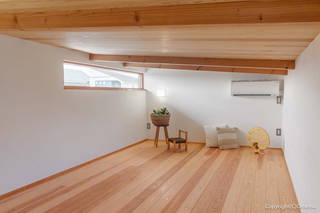 青梅市・新町の、シムラ・モデルハウスの屋根裏部屋