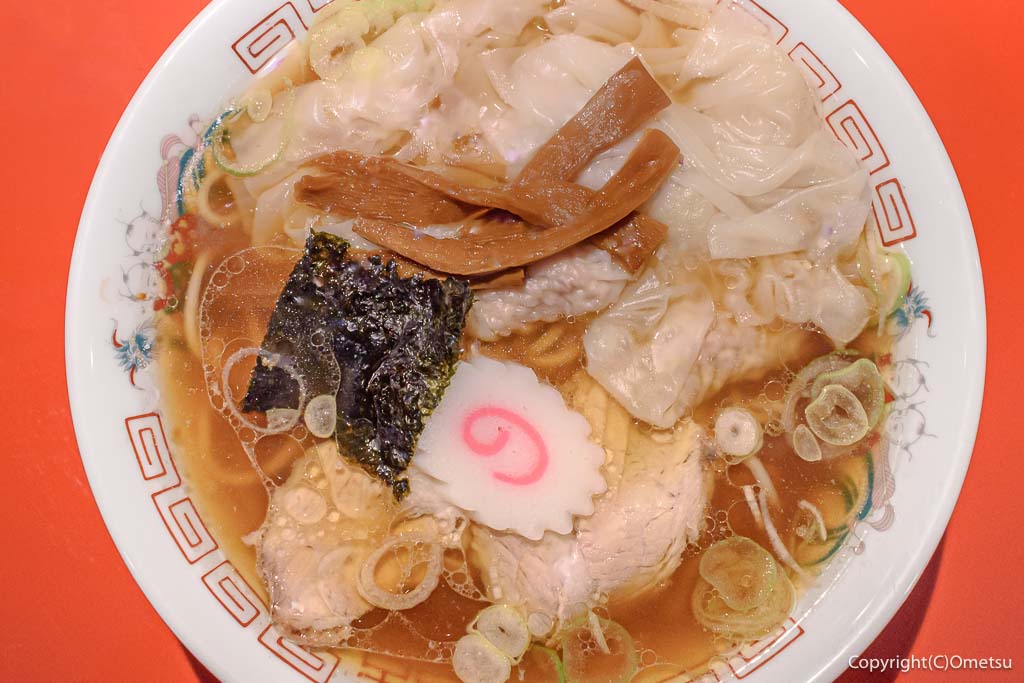 「元祖羽村ラーメン マルフル食堂」の、ワンタン麺