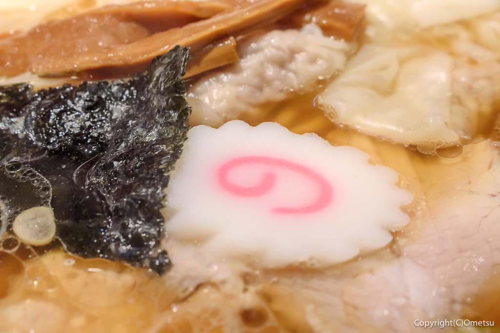 「元祖羽村ラーメン マルフル食堂」の、鳴門巻き