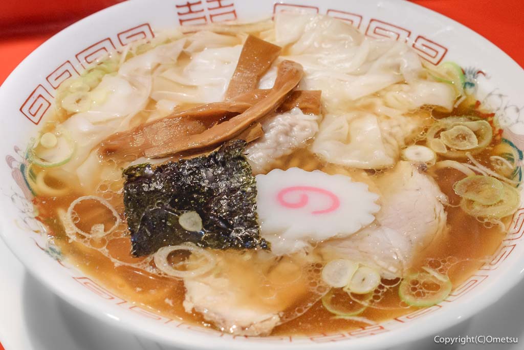 「元祖羽村ラーメン マルフル食堂」の、ワンタン麺