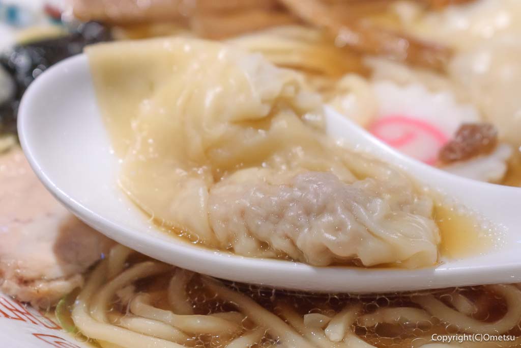 「元祖羽村ラーメン マルフル食堂」の、ワンタン