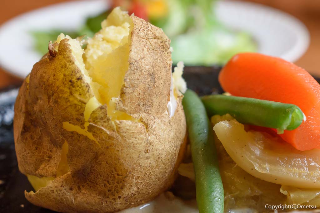 青梅市のステーキ店、チャコグリルの、炭火焼きハンバーグの、ジャガイモ