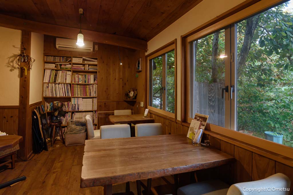 青梅市・岩蔵温泉のカフェ、CAFE YUBAの店内