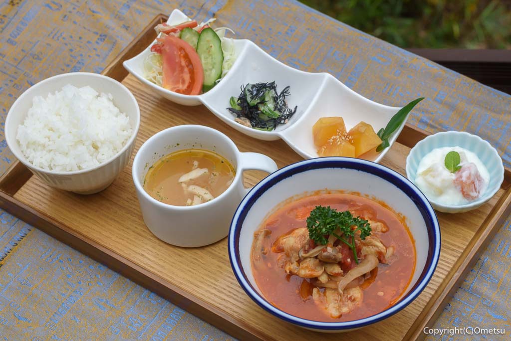 青梅市・岩蔵温泉のカフェ、CAFE YUBAの、チキンのトマト煮・ランチ