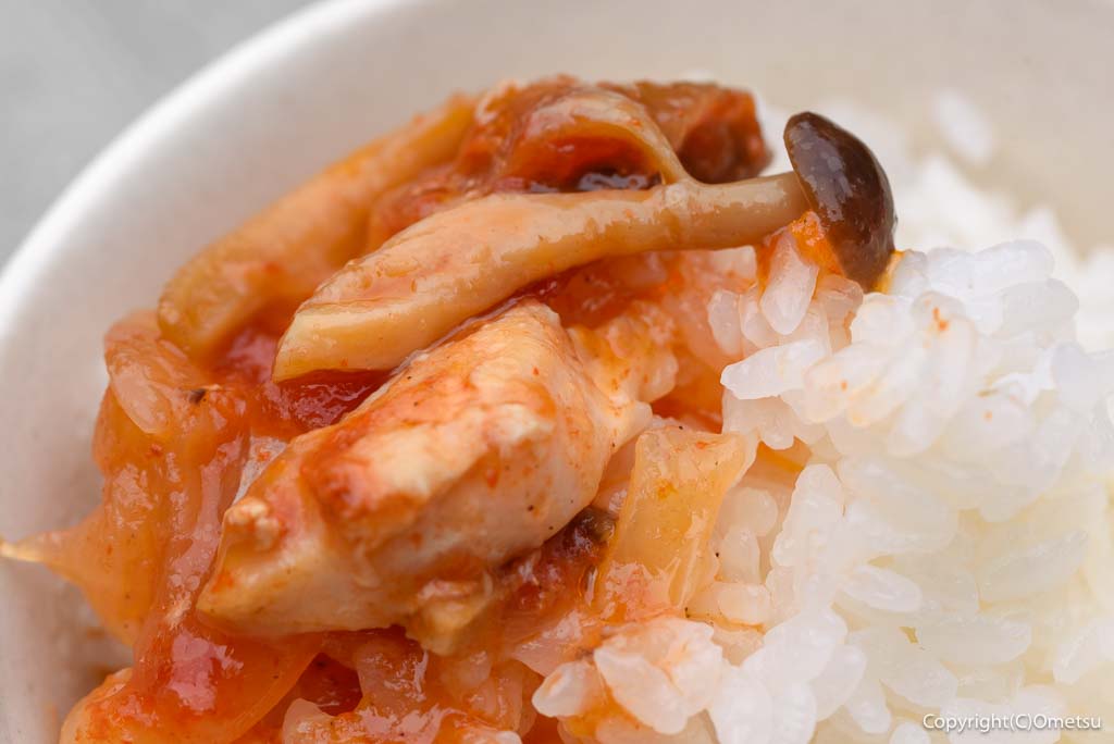 青梅市・岩蔵温泉のカフェ、CAFE YUBAの、チキンのトマト煮と、ご飯