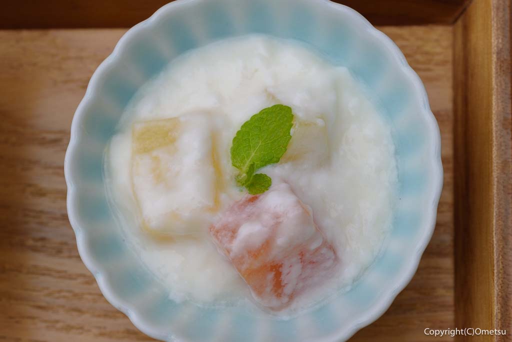 青梅市・岩蔵温泉のカフェ、CAFE YUBAの、フルーツヨーグルト
