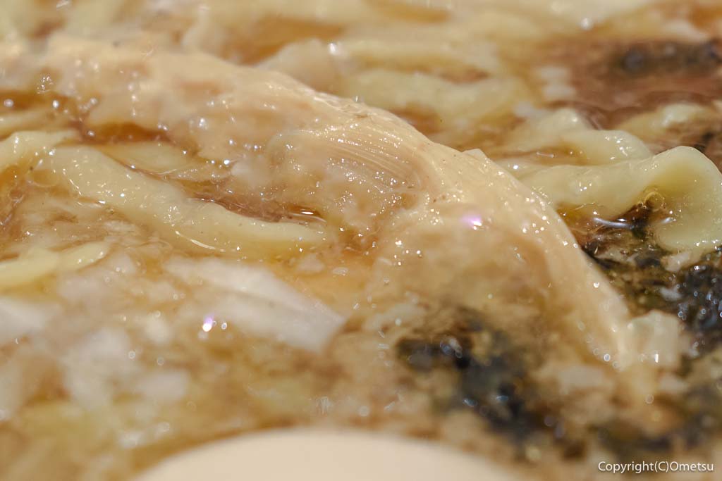 「中華そば ムタヒロ 拝島店」の「味玉煮干そば」の、メンマ