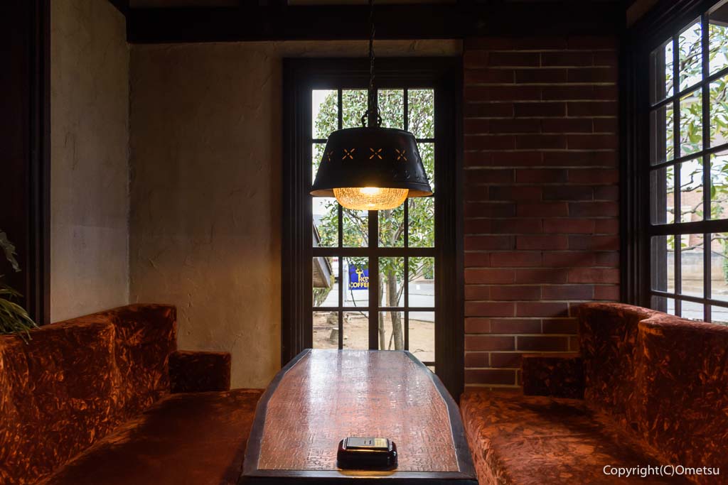 羽村のカフェ・樹樹の店内のテーブル・椅子