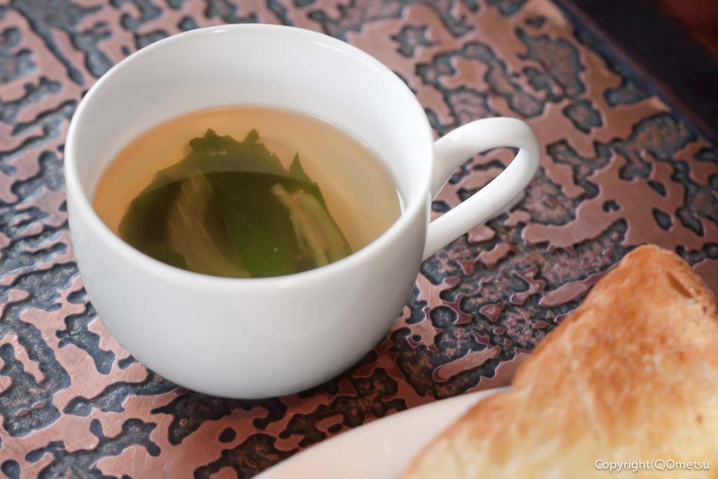 羽村のカフェ・樹樹の、モーニングセットの、コンソメスープ