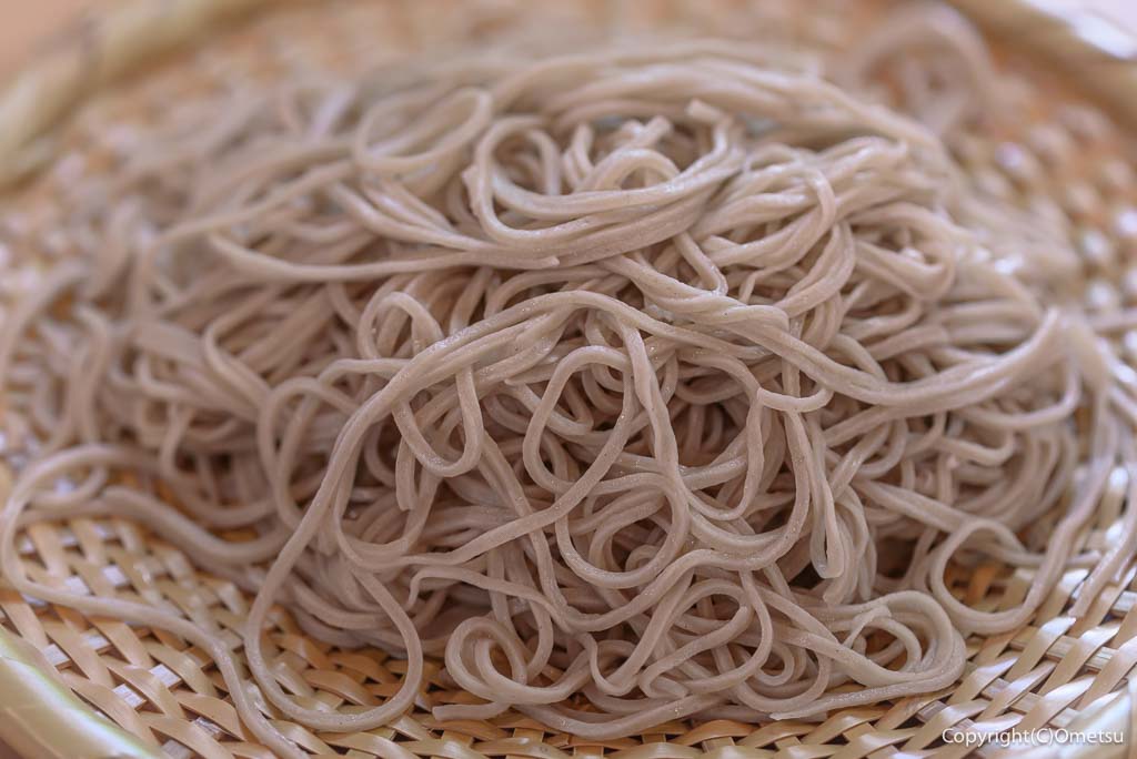 青梅の蕎麦店「生粉打ち 六花」の、もり蕎麦