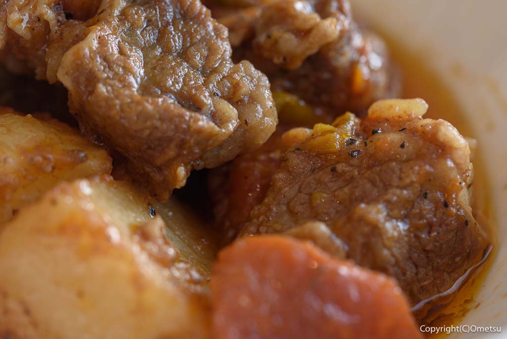 福生・フィリピンレストラン・カレッサの、ビーフカルデレタの、牛肉