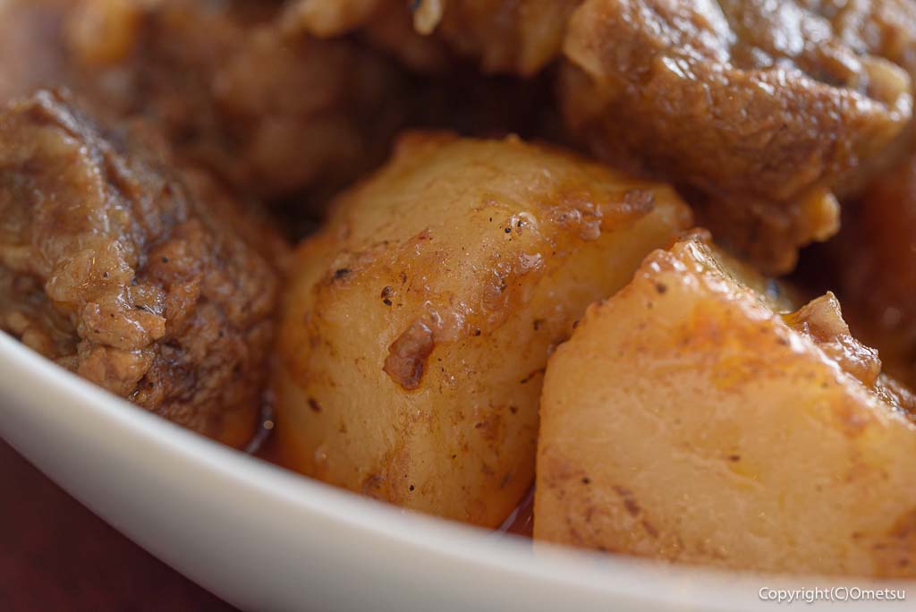 福生・フィリピンレストラン・カレッサの、ビーフカルデレタのジャガイモ