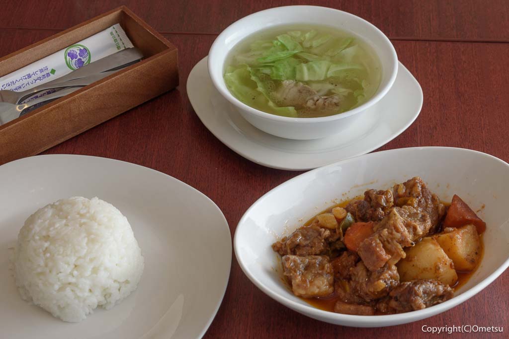 福生・フィリピンレストラン・カレッサの、ビーフカルデレタと、ビーフニラガ