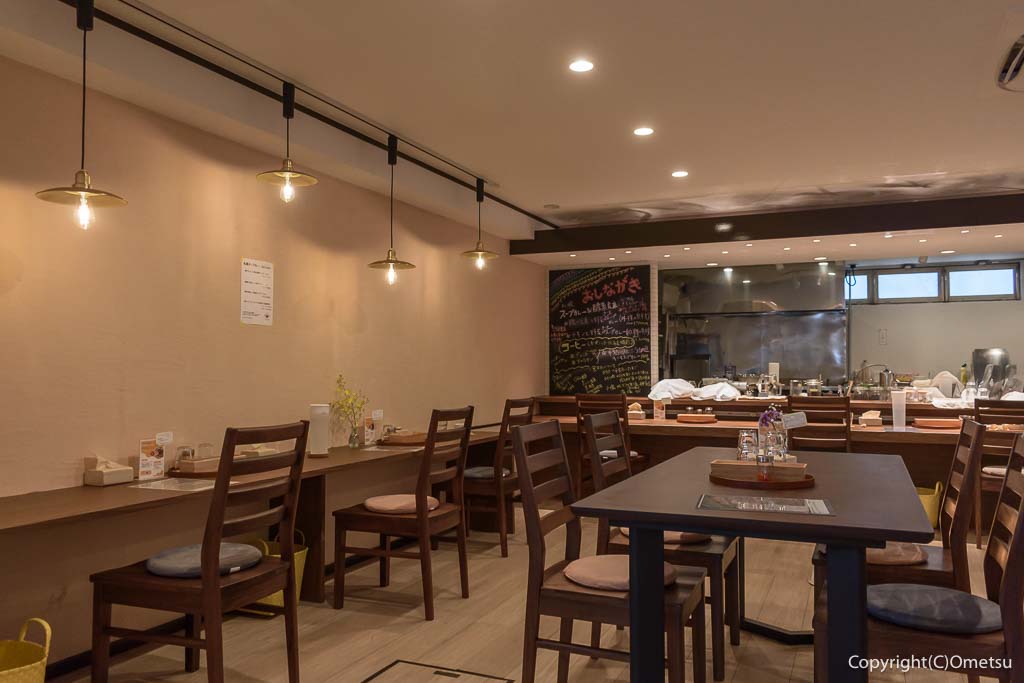 青梅市・上町の、Surrender（サレンダー）の店内