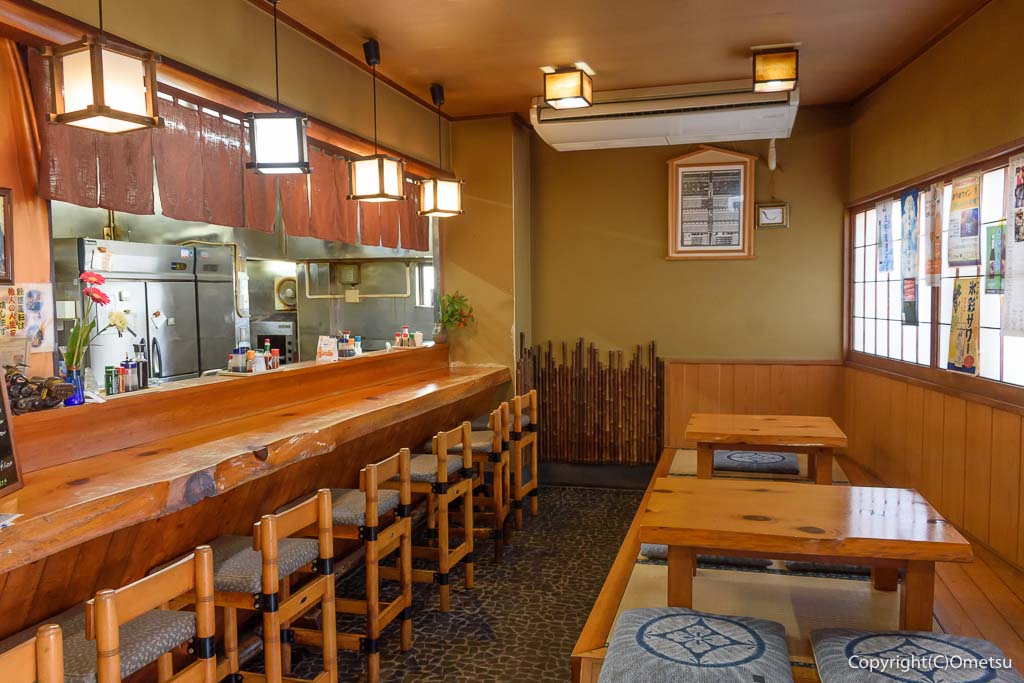 青梅市・河辺「ひのき茶屋」の店内