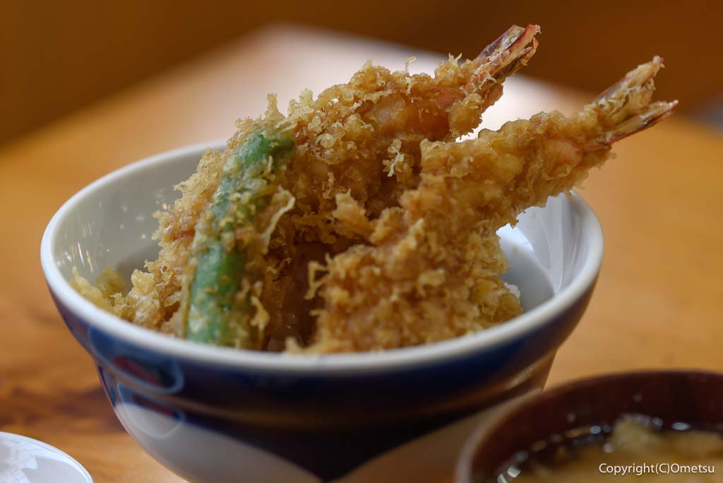 青梅市・河辺「ひのき茶屋」の、天丼のエビ