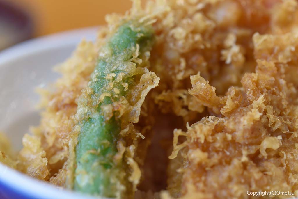 青梅市・河辺「ひのき茶屋」の、天丼の、シシトウ