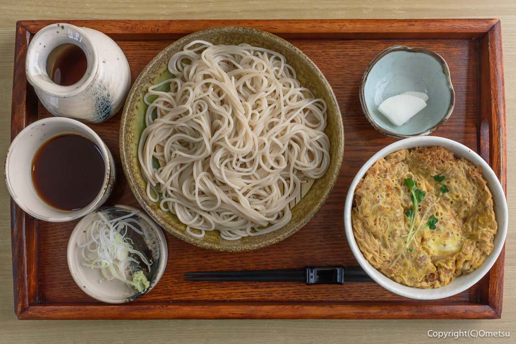 東京都・瑞穂町の、蕎麦店「大むら」の、もり蕎麦+かつ丼セット