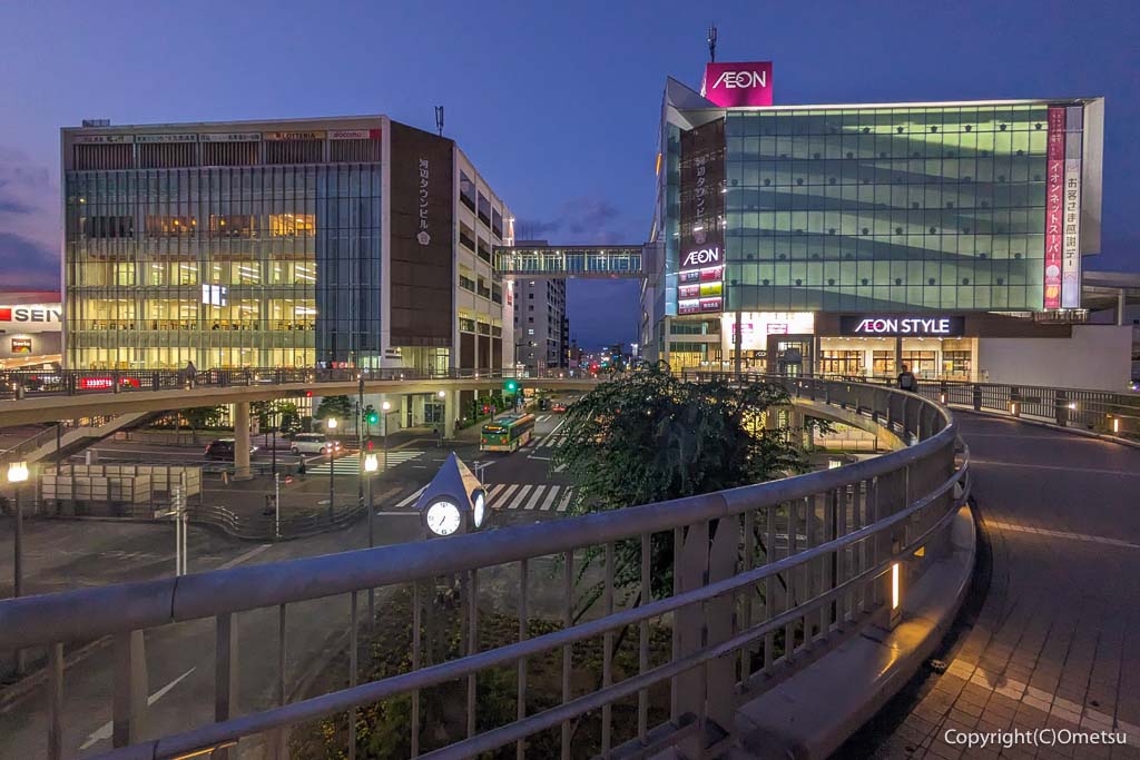 青梅中央図書館