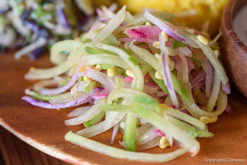 あきる野・OWNP内の、EarthCafeの、水菜とジャガイモのポリヤル