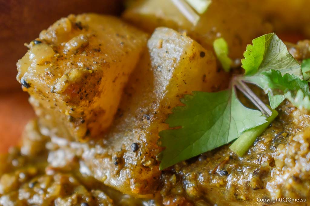 あきる野・OWNP内の、EarthCafeの、黒ごま大根チキンカレー
