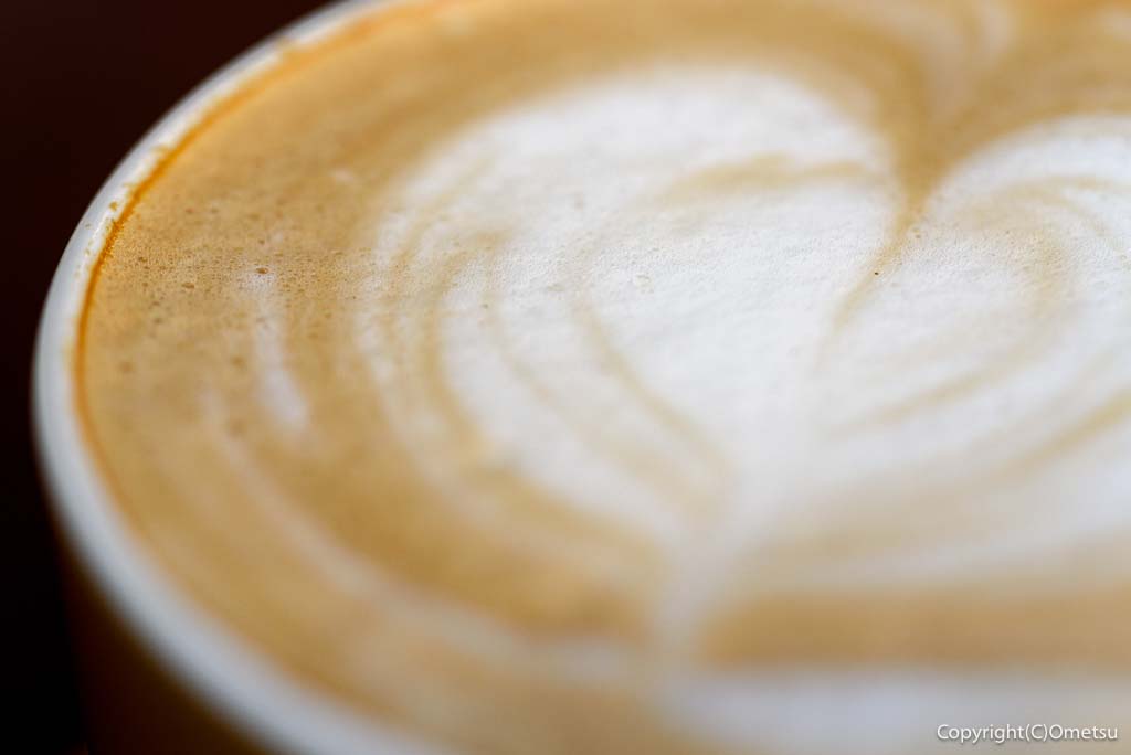 あきる野・OWNP内の、EarthCafeの、カプチーノの泡