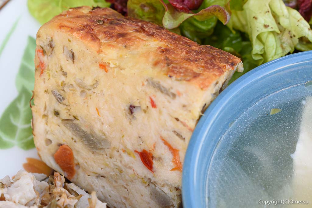 青梅市野上町の「マミ＆ケイ」の、重ね煮野菜のミートローフ