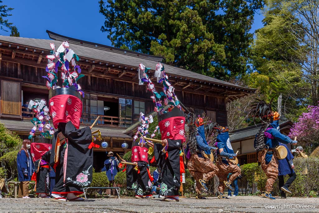 青梅市・高水山古式獅子舞の、ささら小娘