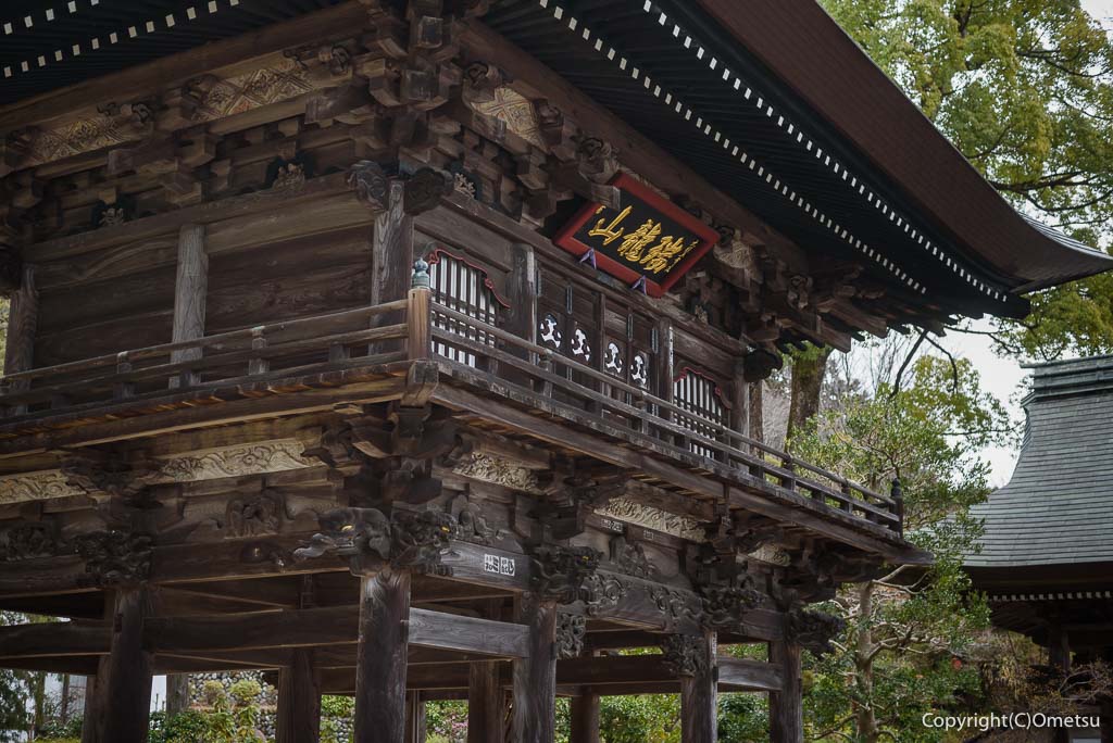 青梅市・二俣尾の、海禅寺の山門