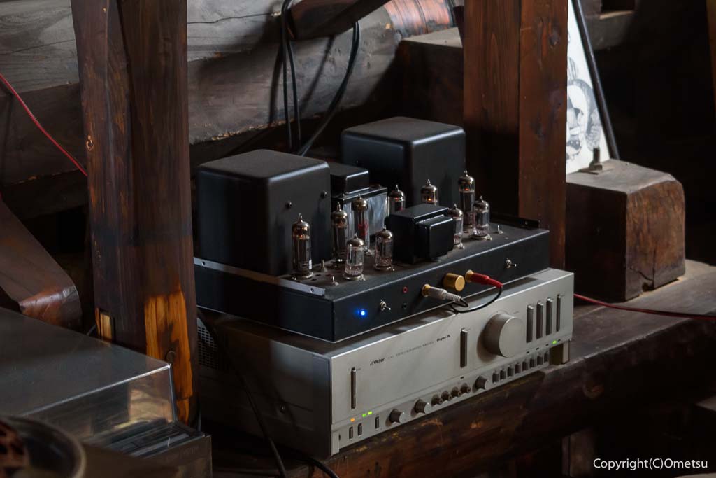 羽村市「のんびりカフェ 中車水車小屋」の真空管アンプ