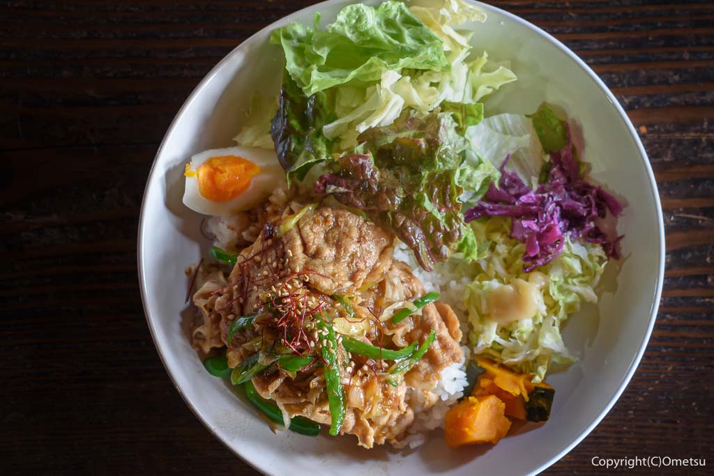 羽村市「のんびりカフェ 中車水車小屋」の、豚丼ランチ