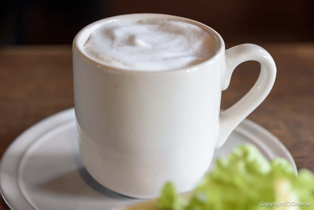羽村市「のんびりカフェ 中車水車小屋」の、カフェラテ