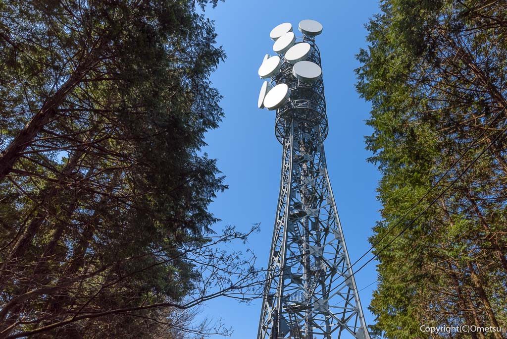 青梅市・梅ノ木峠の、電波塔