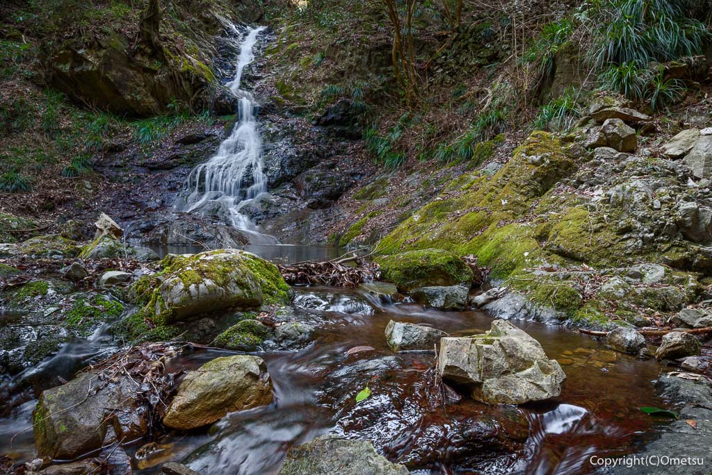 日の出山・タルクボ沢の、白岩の滝・中部