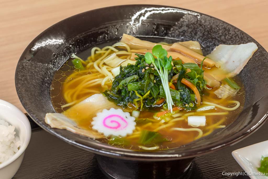 「奥多摩清流中華そば・三つ杉」の、奥多摩名物わさび中華そば