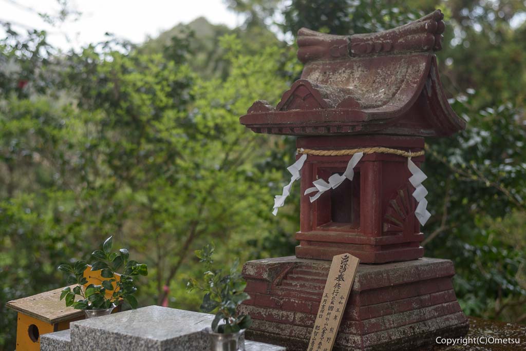 青梅丘陵・枡形山・山頂の、祠