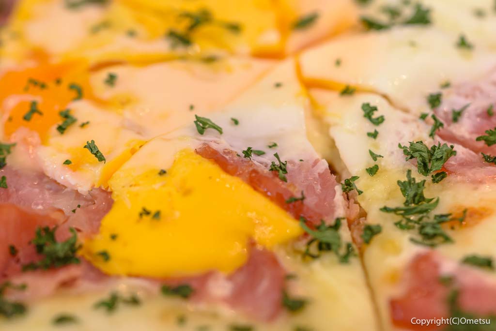 青梅市・河辺「ピッツァ＆カフェ トコ」の、ビスマルクの玉子